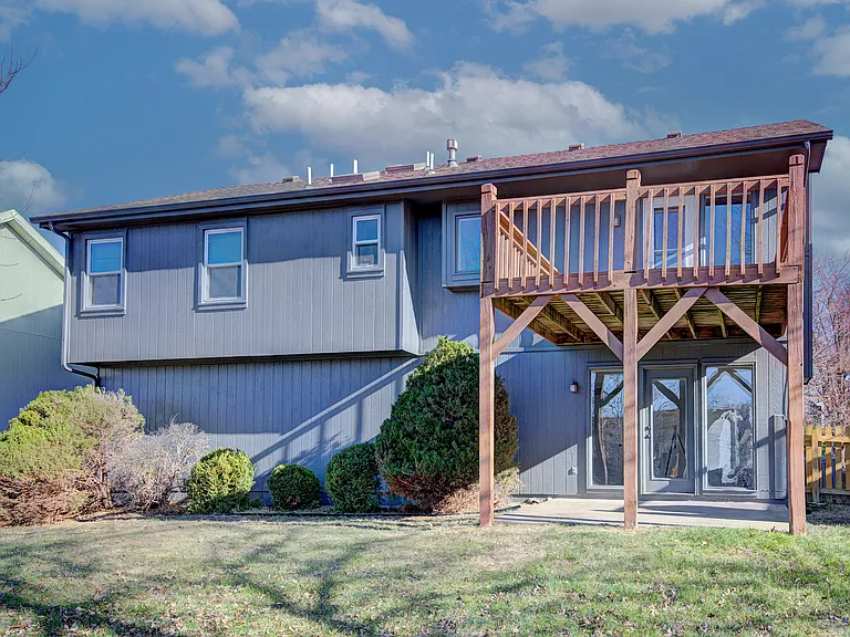 10622 N Charlotte St — Photo 13
