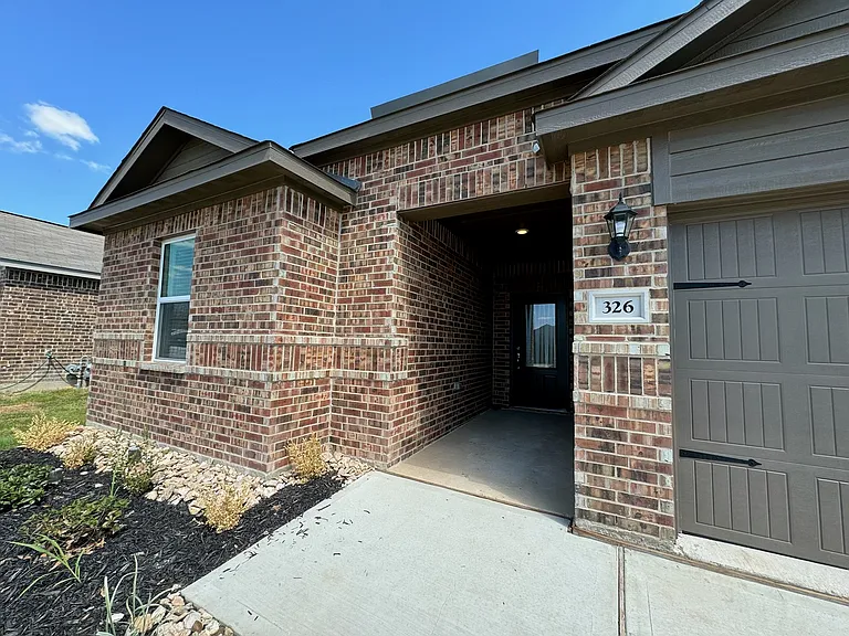 326 Shaw Creek Blvd — Photo 1