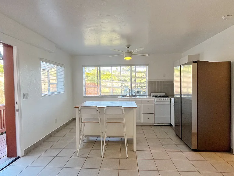 2828 1/2 Bowditch Pl — Photo 8