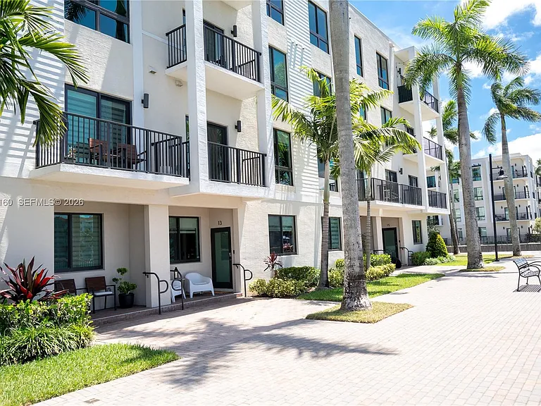 4640 SW 84th Ave #12 — Photo 35