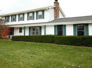 S75W33050 Rolling Fields Dr, Mukwonago, WI 53149