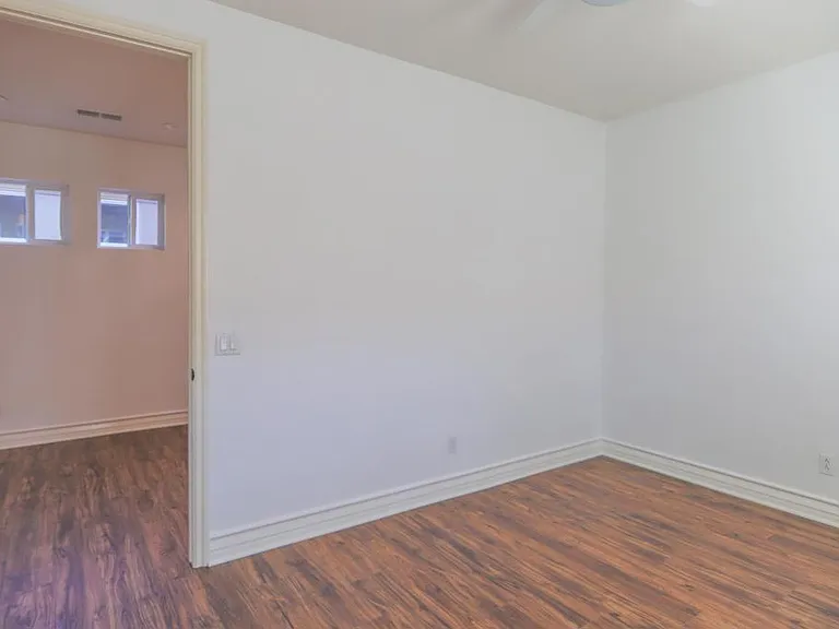 415 N Cedros N — Photo 39