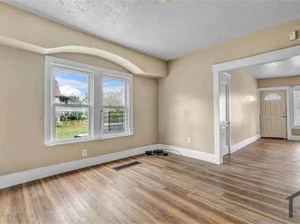 12609 Locke Ave, Cleveland, OH 44108