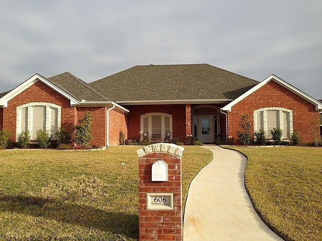 1st image of 606 Newberry Ct