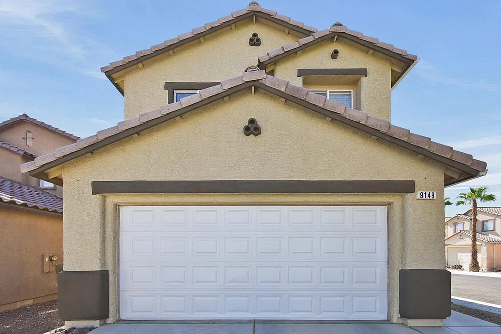 4 bed, 2.5 bath, 2050 sqft, $2,225 — Photo 1