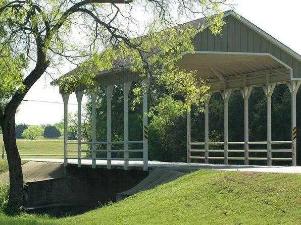 5043 Horseshoe Dr, Whitney, TX 76692