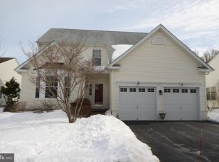 25 Lexington Dr, Pennington, NJ 08534