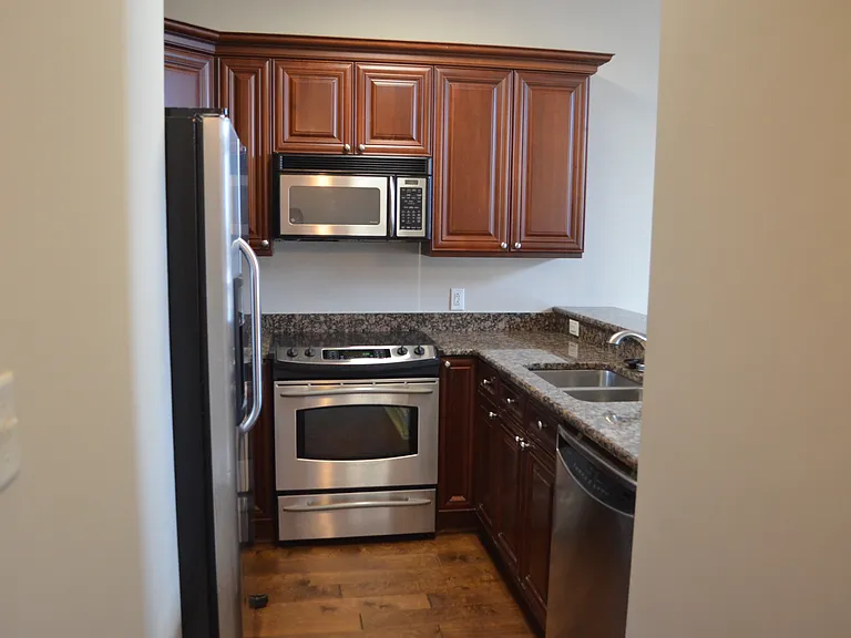 121 E McBee Ave — Photo 9