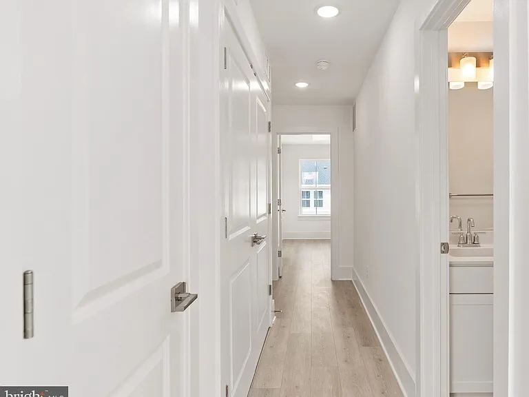 9207 Forkleaf Oak Dr — Photo 31