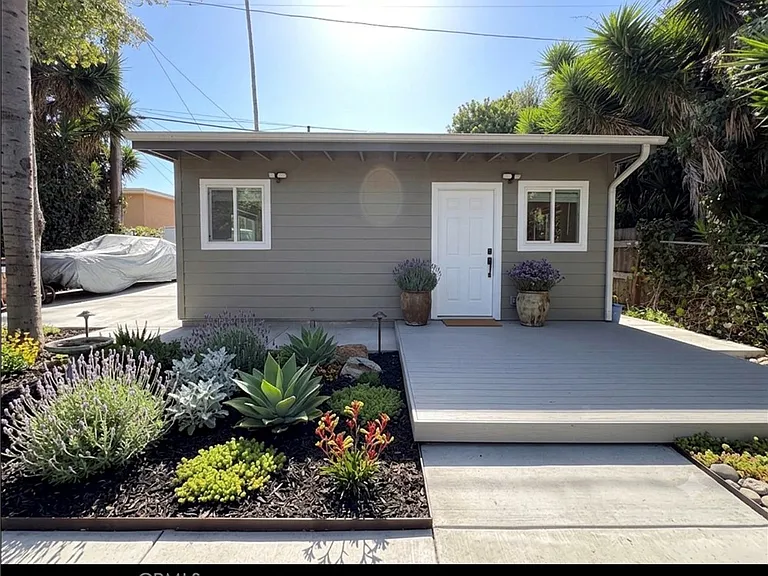 1126 S Patton Ave — Photo 1
