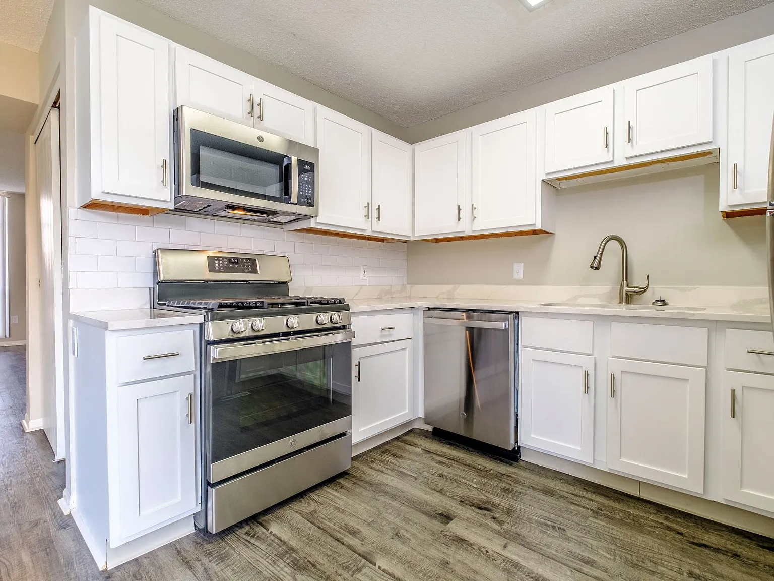 Heathermoor and Bedford Commons Apartments — Photo 4