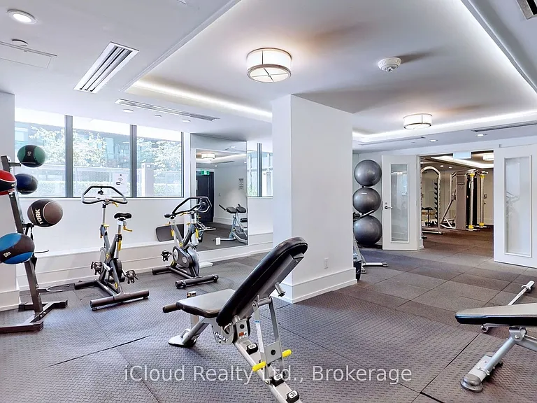 955 Bay St #2818 — Photo 36