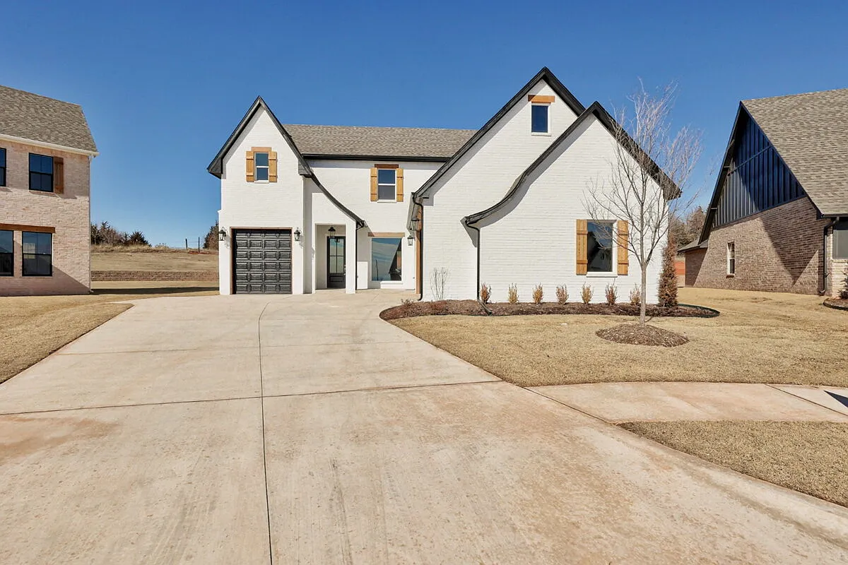 5 bed, 4.0 bath, 2829 sqft, $3,495 — Photo 2