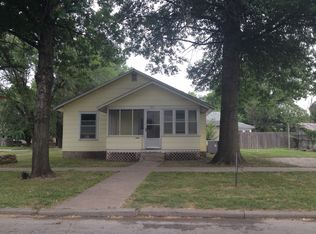 120 S 9th St, Neodesha, KS 66757