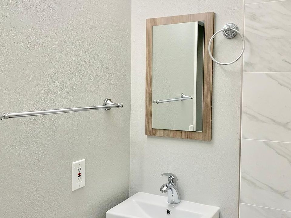 1st image of 22661 Linden St #B