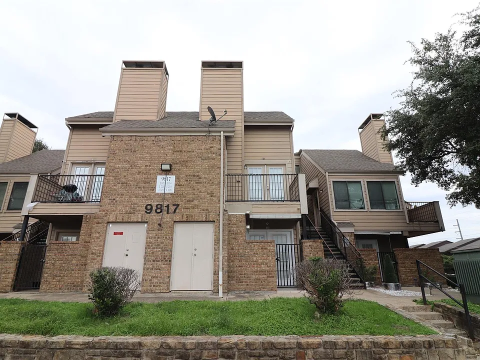 9817 Walnut St #103