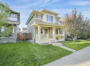 1586 35b Ave NW, Edmonton, AB T6T0M6