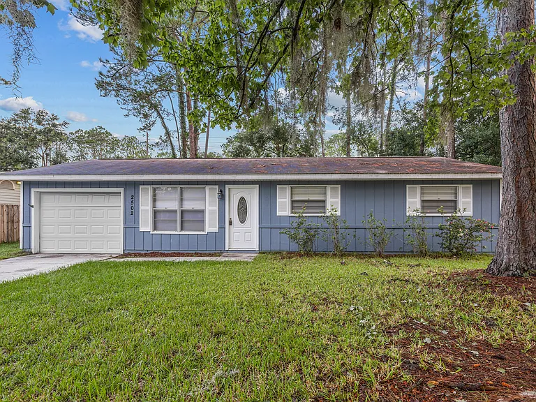 2502 NW 54th Blvd — Photo 1