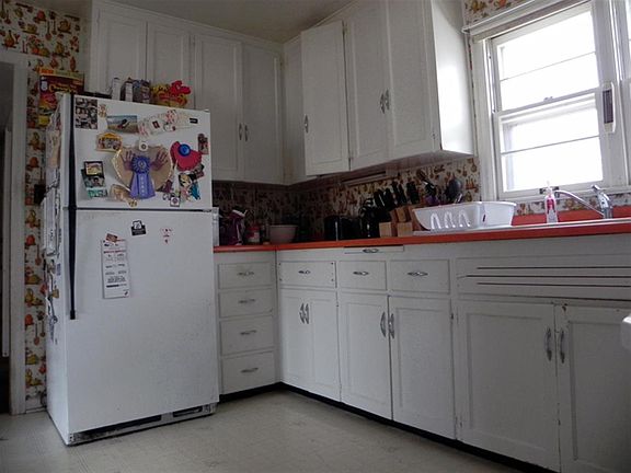 4th image of 1421 E Ord St