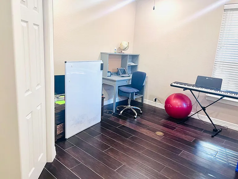 2nd bedroom with closet downstairs