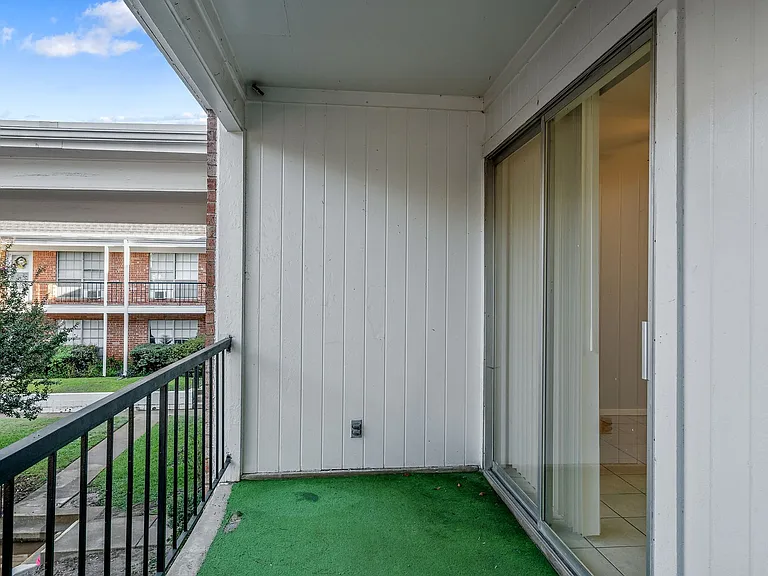 Barclay Apartments - ASK ABOUT OUR SPRING MOVE-IN SPECIAL TODAY! — Photo 41