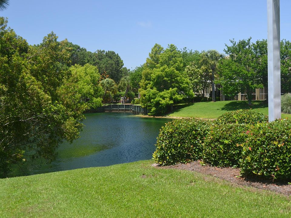 2nd image of 260 Calusa Blvd