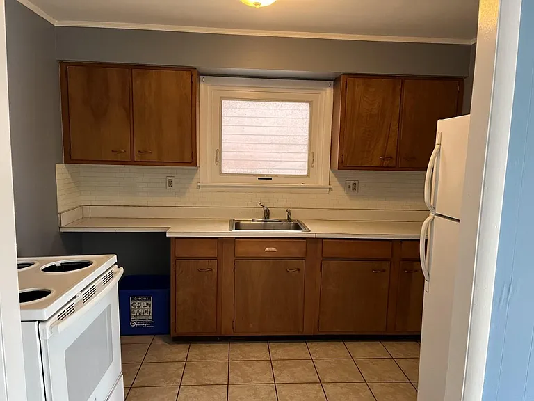 242 College St #3 — Photo 6