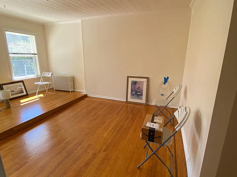 725 Bloomfield St — Photo 2