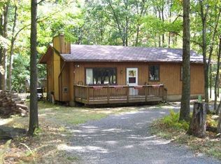 1144 Whittaker Dr, Bushkill, PA 18324