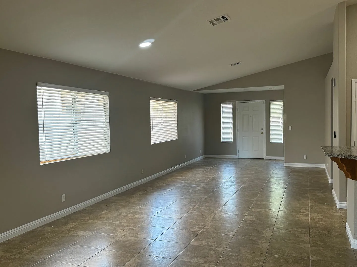 Single Story, 3BR, 2bth, 2 crg — Photo 4