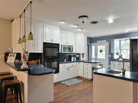 5th image of 5811 SE Lillian Cir