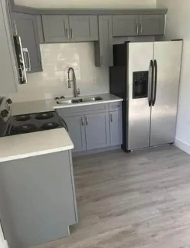 2 bed, 856 sqft, $1,600 — Photo 2