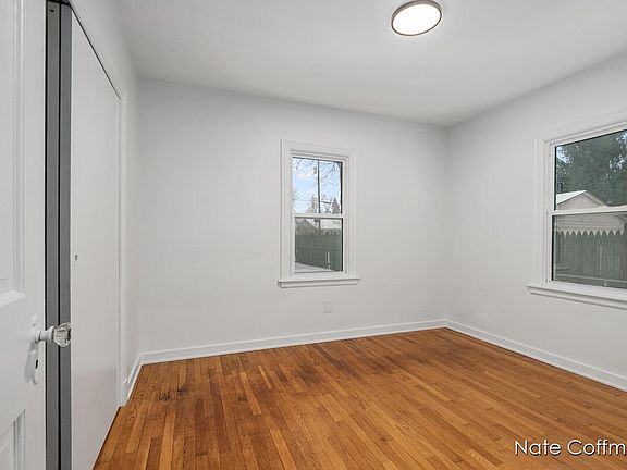 3rd image of 1246 Beechwood St NE