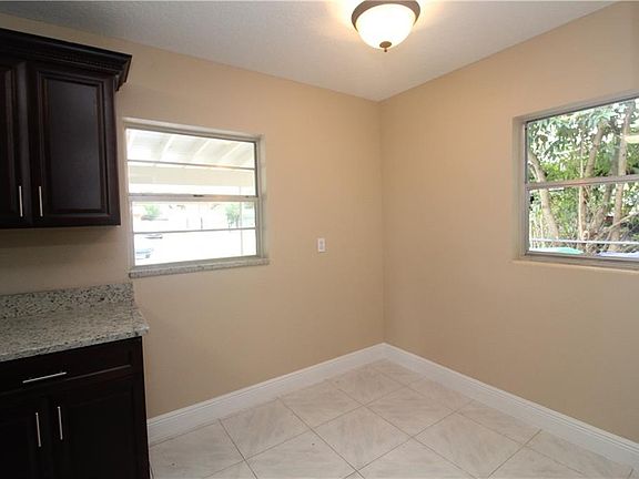5th image of 821 Alfred Dr