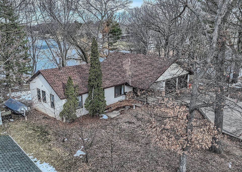 1st image of 18724 Breezy Point Dr NE