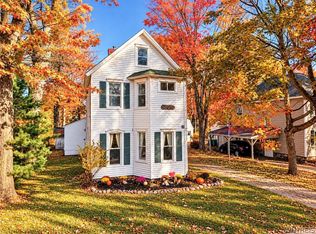 424 Oakwood Ave, East Aurora, NY 14052