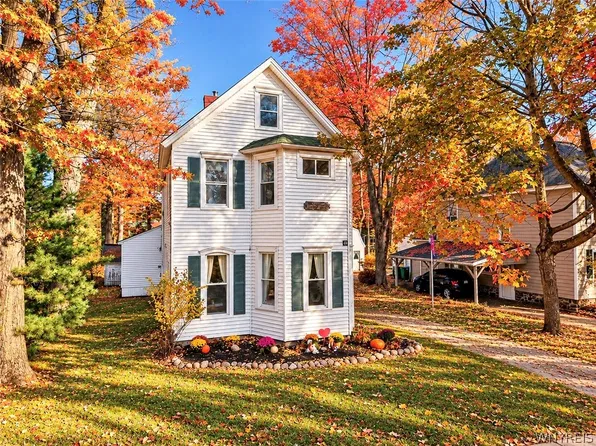 424 Oakwood Ave, East Aurora, NY 14052