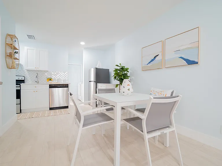 1332 Longwood St #2 — Photo 4