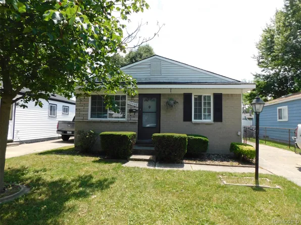 20466 Woodward St, Clinton Township, MI 48035