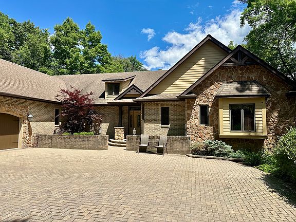3rd image of 15214 Shamrock Ln