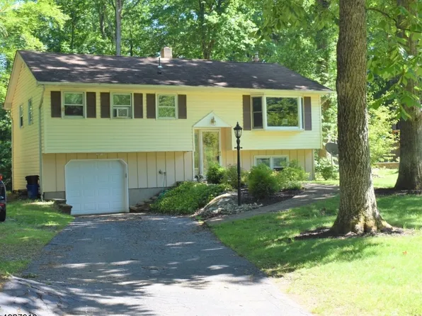 33 Mayne Ave, Stanhope, NJ 07874