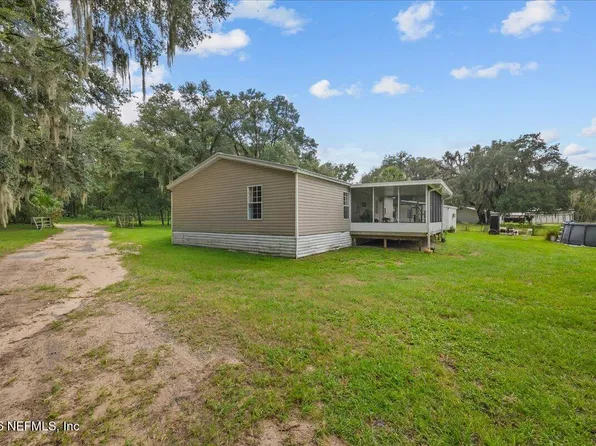 703 WALKER Drive, Interlachen, FL 32148