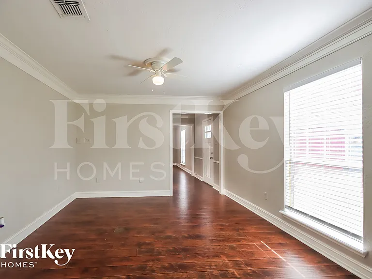 461 Stephen F Austin Dr — Photo 5