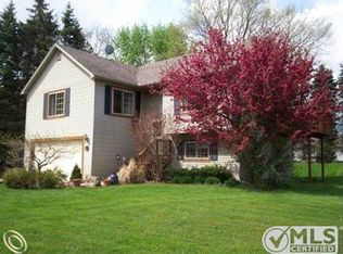 556 Hughes Rd S, Genoa, MI 48843
