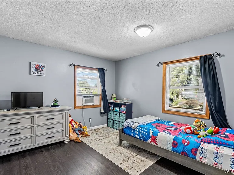 114 Flohr Ave — Photo 18