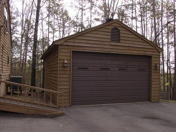 2nd image of 85 Donna Ln