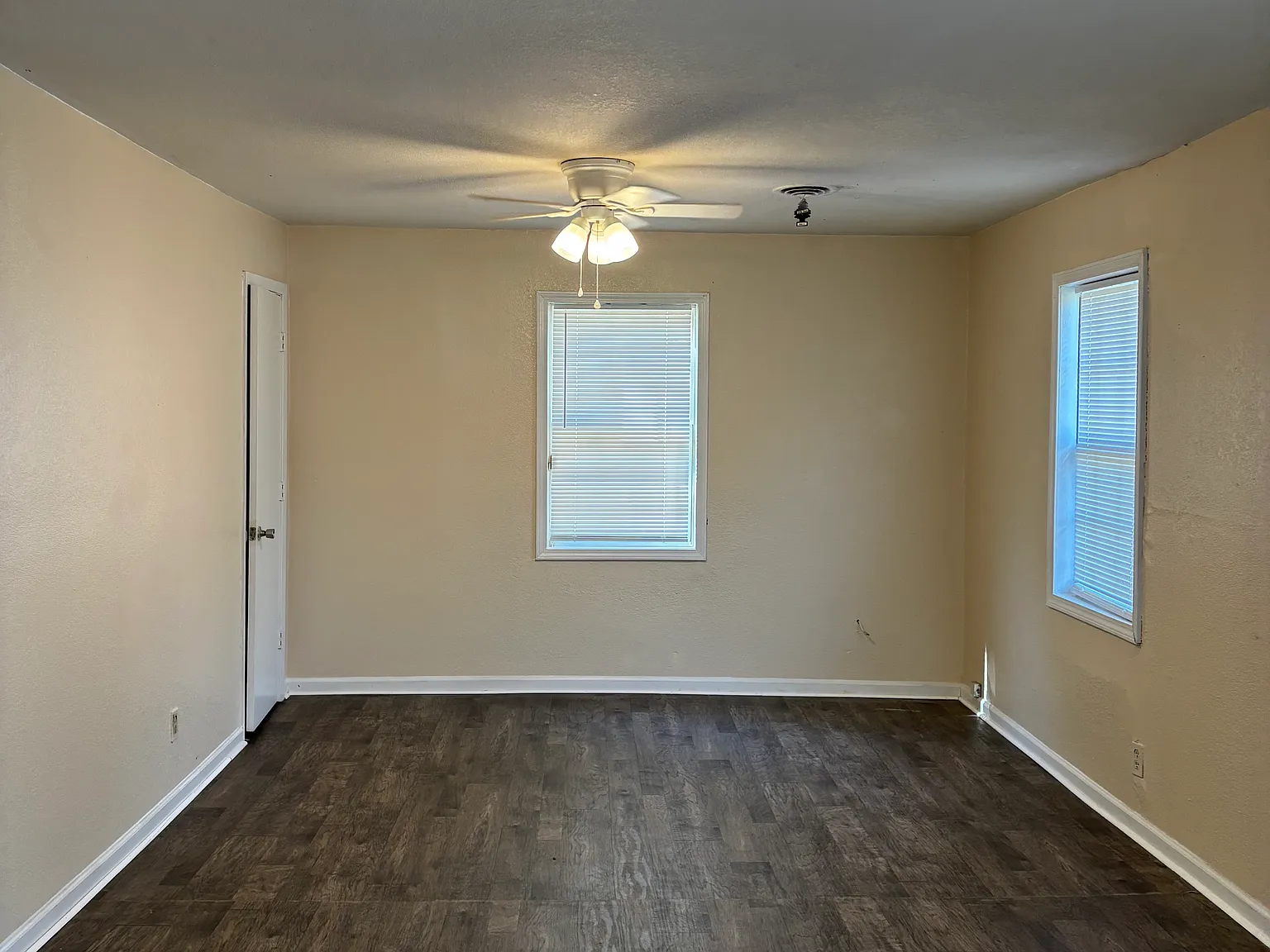 3 bed, 1300 sqft, $1,100 — Photo 4