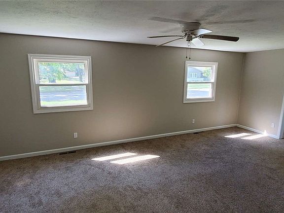 4th image of 136 Whitehall Dr