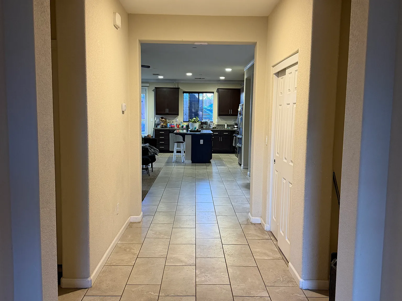 3 bed, 1923 sqft, $2,700 — Photo 4