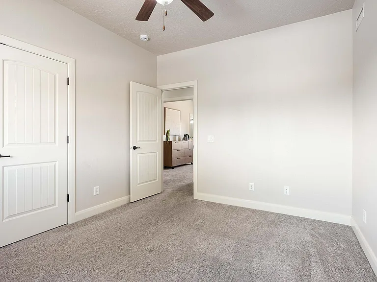 935 E Crooked Creek Dr — Photo 19